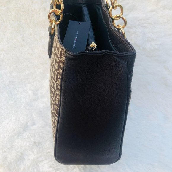 TOMMY HILFIGER. TH Monogram Brown Shopper. - Picture 7 of 12